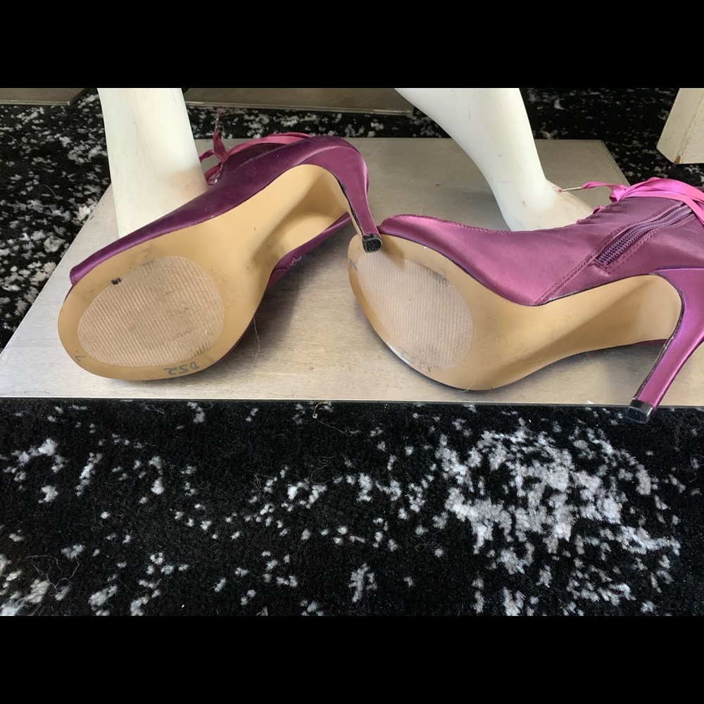 Beautiful Steve Madden Satin Stilettos